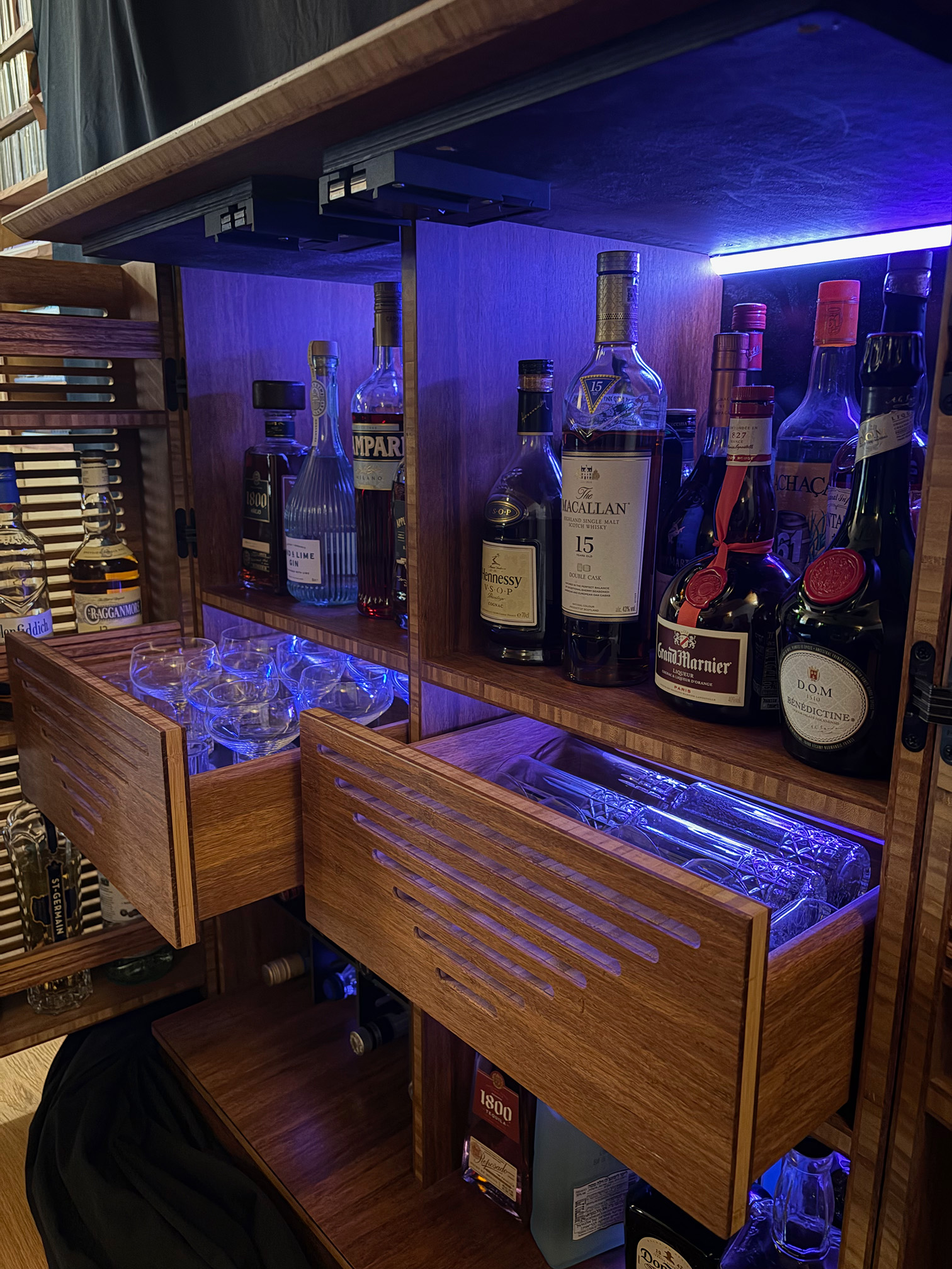 Pull-out drawers with LED lighting